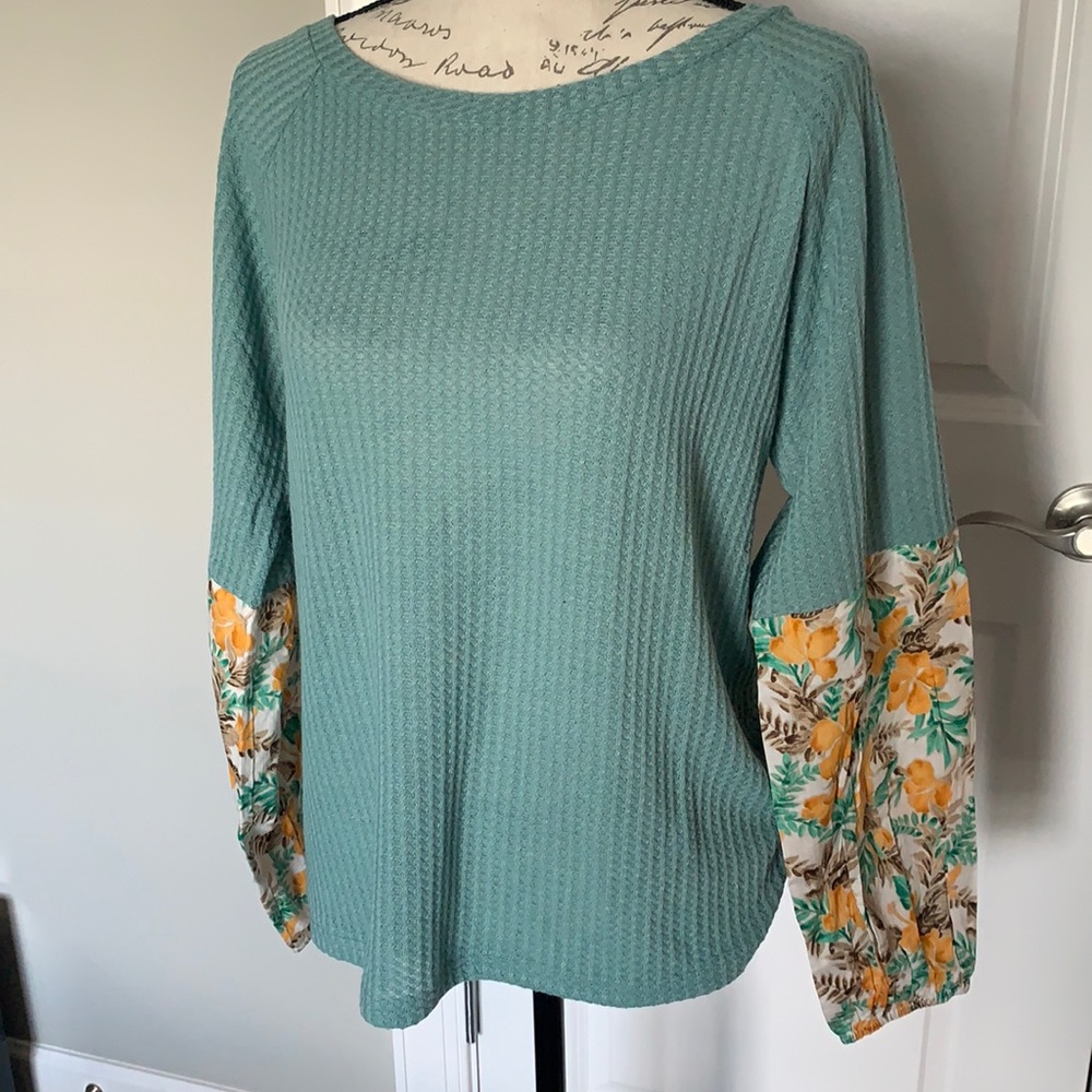 Green and orange floral shirt women’s M NWOT